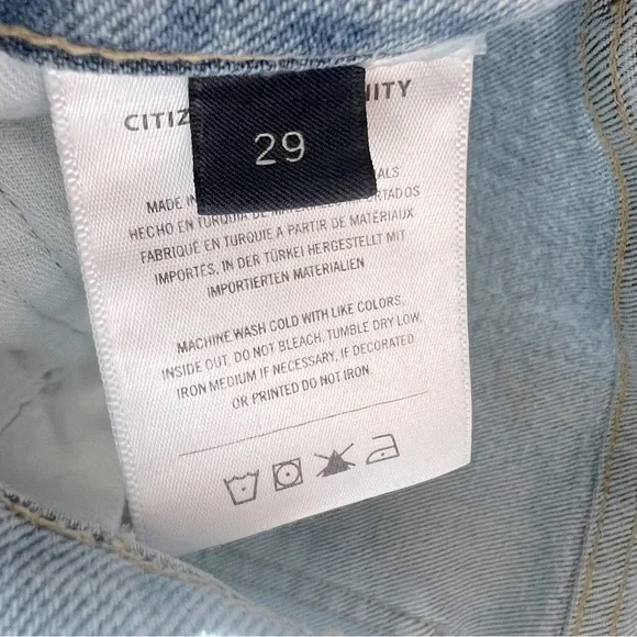 Citizens of Humanity Isola Cropped Vintage Distressed Jeans in Blue Moon Size 29